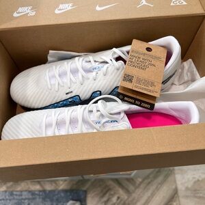 Nike Soccer cleat Unisex Mercurial Vapor 15 Club MG 'Blast Pack